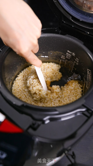 健康养生餐：糙米香菇盖饭的做法步骤：7