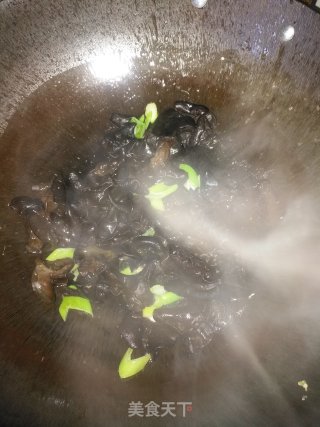 黄瓜木耳炒鸡蛋的做法步骤：7