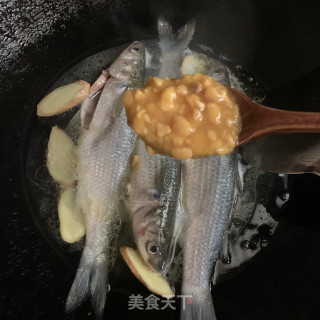 煎煮尖头鱼的做法步骤：6