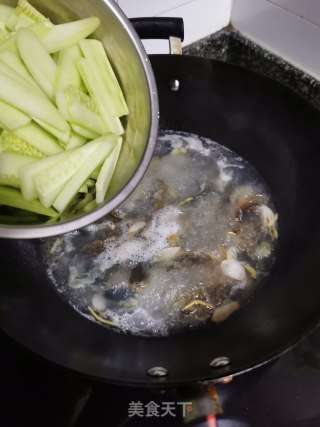 皮蛋黄瓜汤的做法步骤：7