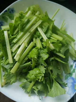 西芹炒豆干的做法步骤：2