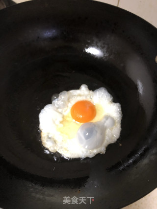 葱花鸡蛋面的做法步骤：1