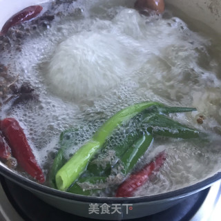 凉拌手撕鸡的做法步骤：4