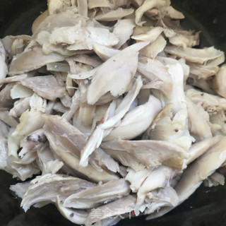 凉拌手撕鸡的做法步骤：8