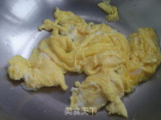 杏鲍菇炒鸡蛋的做法步骤：2