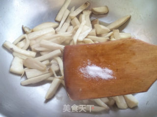 杏鲍菇炒鸡蛋的做法步骤：4