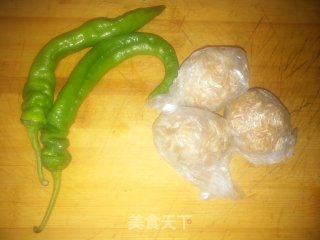 凉拌青椒皮蛋的做法步骤：1