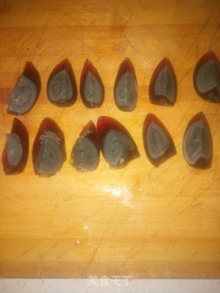 凉拌青椒皮蛋的做法步骤：4