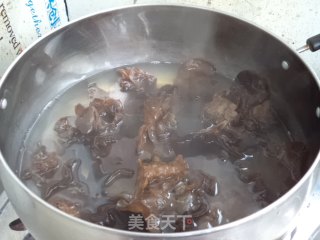 木耳烧豆腐的做法步骤：1