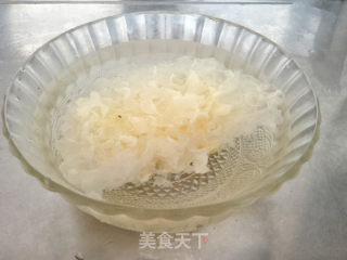 花生银耳小米粥的做法步骤：1