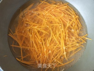 炝拌胡萝卜丝的做法步骤：3