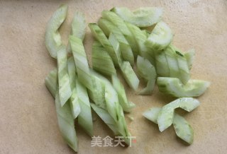 荆芥黄瓜拌木耳的做法步骤：4