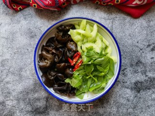 荆芥黄瓜拌木耳的做法步骤：7