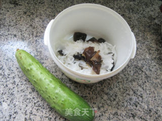 双耳拌黄瓜的做法步骤：1