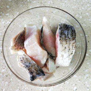 豉汁蒸鲩鱼的做法步骤：1
