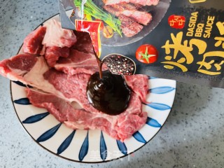 新手也能成功的黑胡椒烤牛排的做法步骤：5