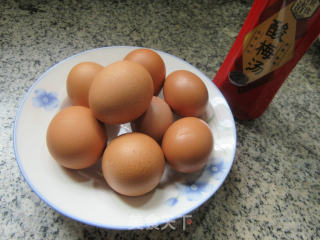 酸梅汤炸蛋的做法步骤：1