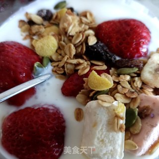 草莓麦片拌酸奶的做法步骤：7