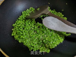 青椒炒豆角的做法步骤：2