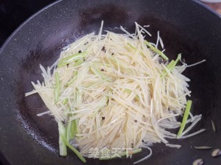 醋溜土豆丝的做法步骤：4