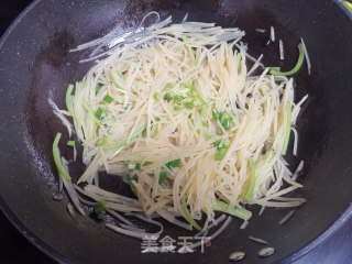 醋溜土豆丝的做法步骤：5