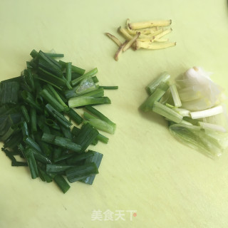 清蒸鲈鱼的做法步骤：2