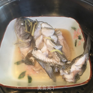 清蒸鲈鱼的做法步骤：4