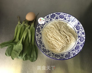 青菜鸡蛋面的做法步骤：1
