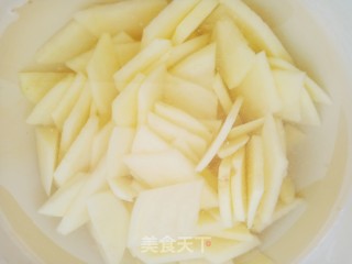 土豆片炒肉的做法步骤：2