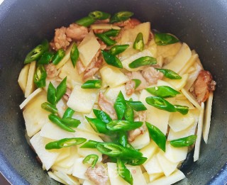 土豆片炒肉的做法步骤：12