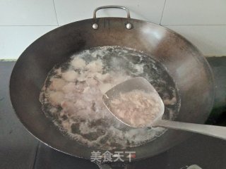 砂锅毛豆猪肉的做法步骤：2