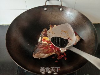 包菜炖鱼头的做法步骤：5