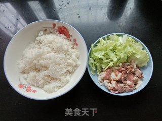 包菜腊肉炒饭的做法步骤：1