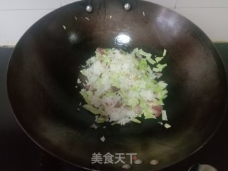 包菜腊肉炒饭的做法步骤：4