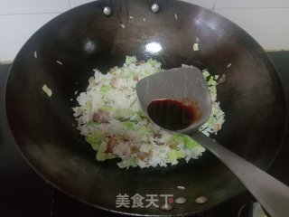 包菜腊肉炒饭的做法步骤：5