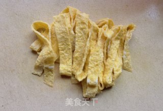 荆芥木耳拌鸡蛋皮的做法步骤：7