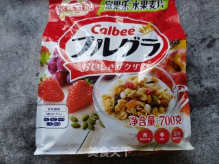 火龙果甜瓜油桃酸奶杯的做法步骤：3