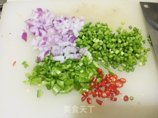 时蔬炒米饭的做法步骤：1