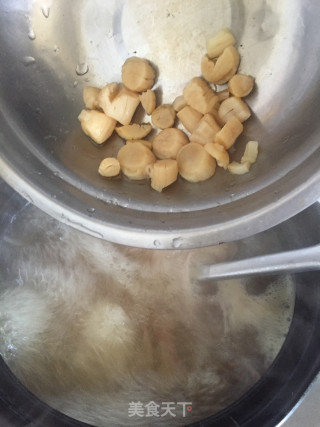 胡萝卜瑶柱扇骨粥的做法步骤：8