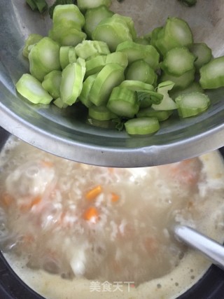 胡萝卜瑶柱扇骨粥的做法步骤：11