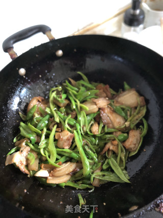 五花肉爆炒青椒的做法步骤：4