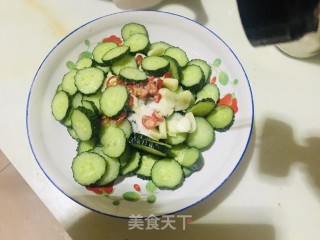 炝拌青瓜圈的做法步骤：3
