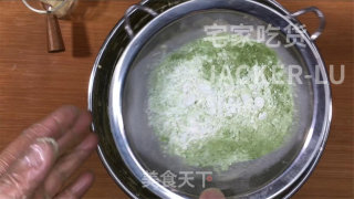 巧克力夹心抹茶曲奇，奶香味十足，醇厚巧克力，酥到掉渣的美食。的做法步骤：7
