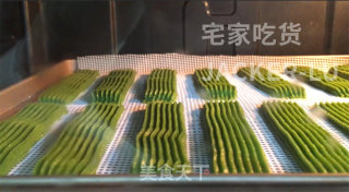 巧克力夹心抹茶曲奇，奶香味十足，醇厚巧克力，酥到掉渣的美食。的做法步骤：11