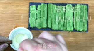 巧克力夹心抹茶曲奇，奶香味十足，醇厚巧克力，酥到掉渣的美食。的做法步骤：13