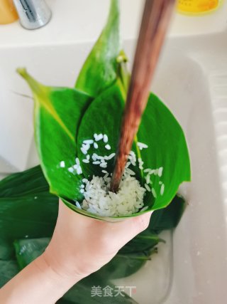 端午节要来了，来吧，包点腊肉粽！的做法步骤：8
