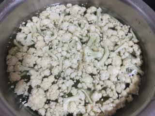 肉片炒有机菜花的做法步骤：2