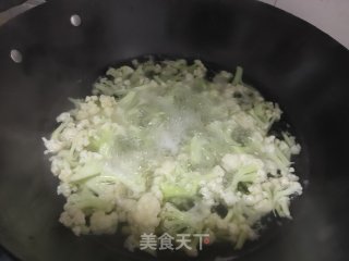 肉片炒有机菜花的做法步骤：3