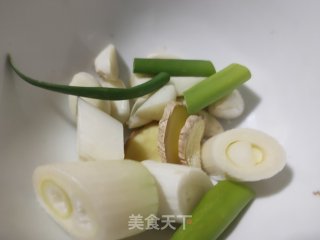 红烧鳎目鱼的做法步骤：2