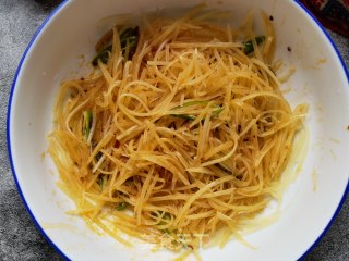 老干妈拌土豆丝的做法步骤：11